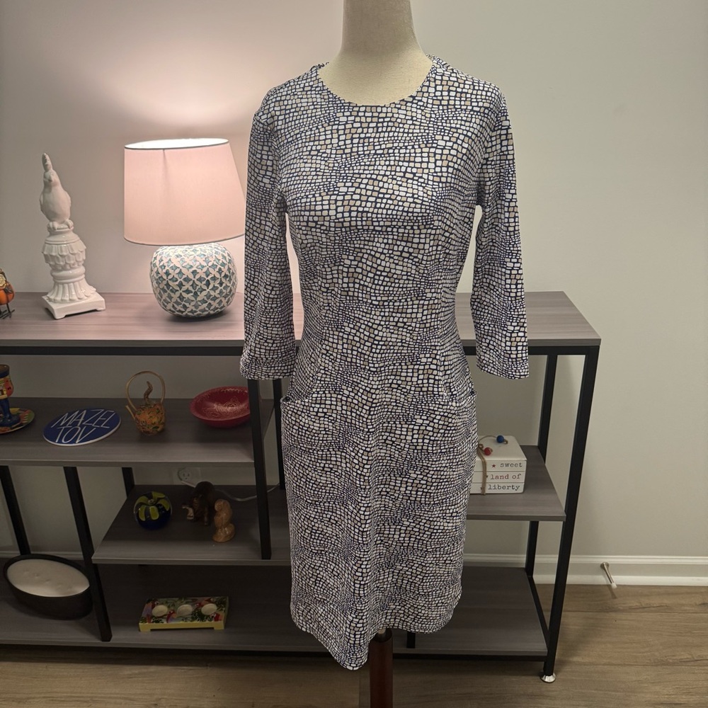 J.McLaughlin Geo Print Stretch Sheath Dress – Navy/Beige – Size S